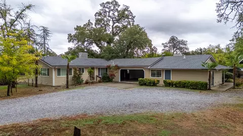 11341 Old Oregon Trl, Redding, CA 96003
