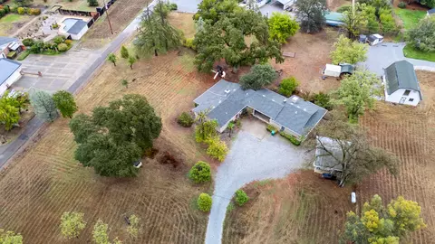 11341 Old Oregon Trl, Redding, CA 96003 photo 32