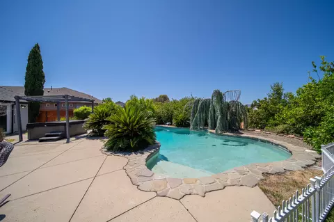 Exterior - 2120 Tradition Way, Redding, CA 96001 photo 5 of 9
