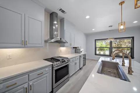 Kitchen - 2120 Tradition Way, Redding, CA 96001 photo 3 of 4