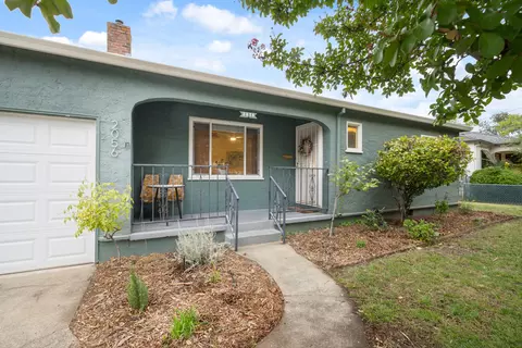 2056 Canal Dr, Redding, CA 96001