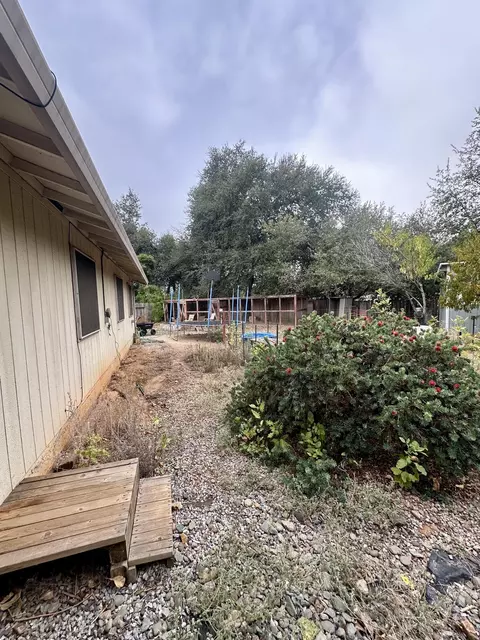 855 Jefferson Ct, Redding, CA 96002 photo 9