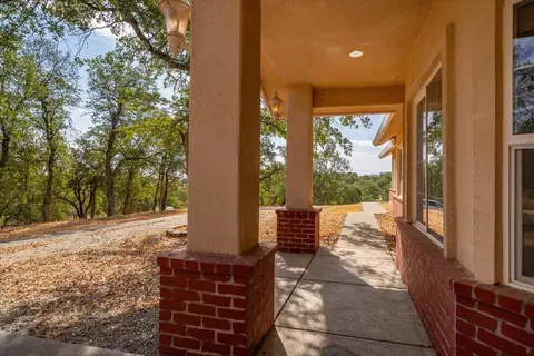 Exterior - 19600 Sunshine Dr, Red Bluff, CA 96080 photo 3 of 8