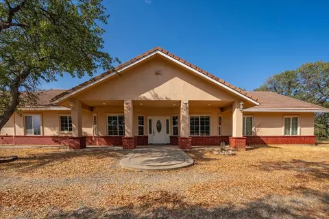 19600 Sunshine Dr, Red Bluff, CA 96080