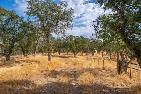 Exterior - 19600 Sunshine Dr, Red Bluff, CA 96080 photo 8 of 8