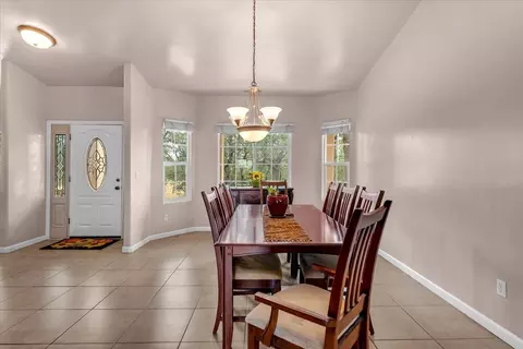 Entry Way - 19600 Sunshine Dr, Red Bluff, CA 96080 photo 3 of 5