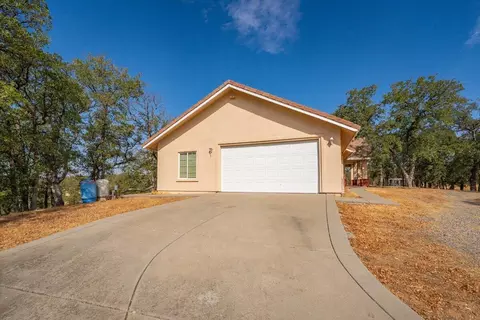 Exterior - 19600 Sunshine Dr, Red Bluff, CA 96080 photo 4 of 8