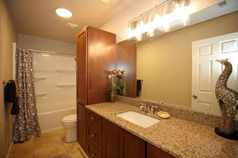 Bath - 3591 Adams Ln, Redding, CA 96002 photo 1 of 3
