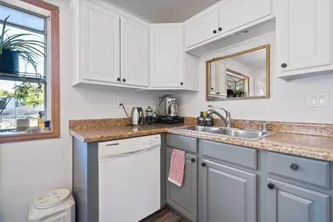 Kitchen - 2041 Jupiter Ter, Redding, CA 96002 photo 4 of 5