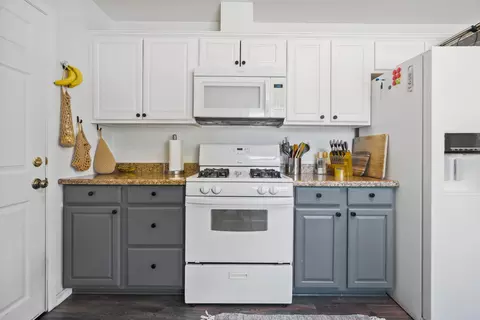 Kitchen - 2041 Jupiter Ter, Redding, CA 96002 photo 3 of 5
