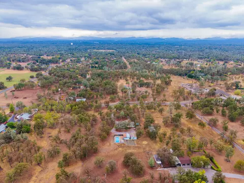 View/Area - 11577 Palo Duro Rd, Redding, CA 96003 photo 5 of 18