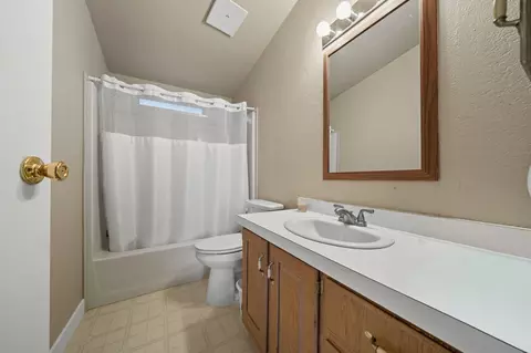 Bath - 11577 Palo Duro Rd, Redding, CA 96003 photo 3 of 3