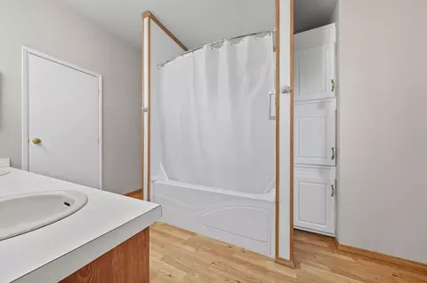 Bath - 11577 Palo Duro Rd, Redding, CA 96003 photo 2 of 3