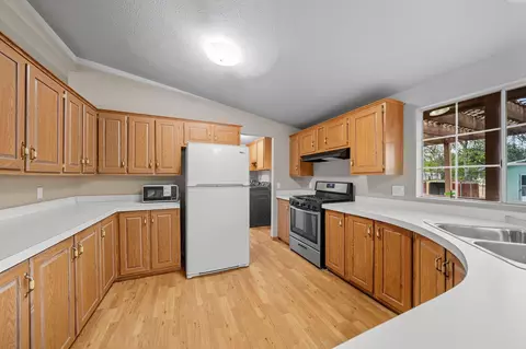 Kitchen - 11577 Palo Duro Rd, Redding, CA 96003 photo 2 of 5