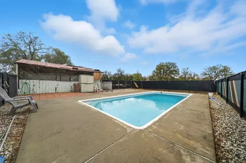 Exterior - 11577 Palo Duro Rd, Redding, CA 96003 photo 5 of 21