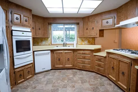 470 Brushwood Dr, Redding, CA 96003