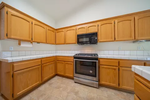 Kitchen - 4453 Rose Terrace Dr, Redding, CA 96001 photo 5 of 5