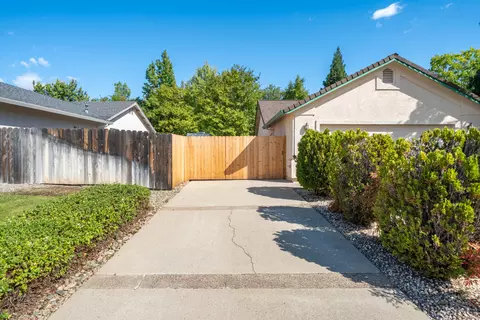 Exterior - 4453 Rose Terrace Dr, Redding, CA 96001 photo 5 of 21