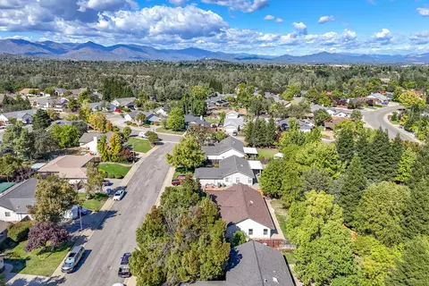 View/Area - 4453 Rose Terrace Dr, Redding, CA 96001 photo 6 of 8