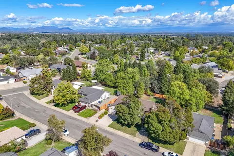 View/Area - 4453 Rose Terrace Dr, Redding, CA 96001 photo 5 of 8