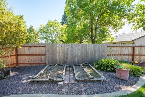 Exterior - 4453 Rose Terrace Dr, Redding, CA 96001 photo 16 of 21