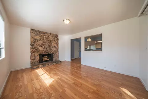 Living - 1153 Ruthie Ln, Redding, CA 96002 photo 2 of 4