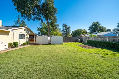 Exterior - 1153 Ruthie Ln, Redding, CA 96002 photo 4 of 5