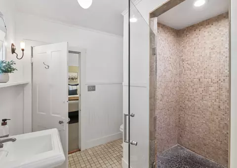 Bath - 521 Wetzel Dr, Mccloud, CA 96057 photo 3 of 4