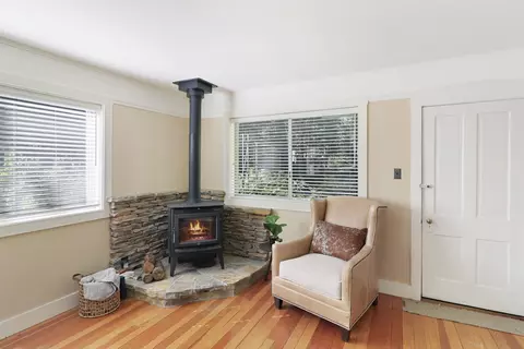 Living - 521 Wetzel Dr, Mccloud, CA 96057 photo 5 of 7