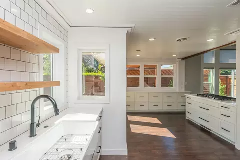 Kitchen - 3475 Oak Haven Ct, Redding, CA 96002 photo 6 of 8