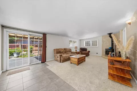 Living - 60 Rose Ln, Redding, CA 96003 photo 2 of 6