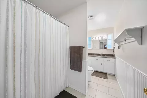 Bath - 60 Rose Ln, Redding, CA 96003 photo 1 of 3