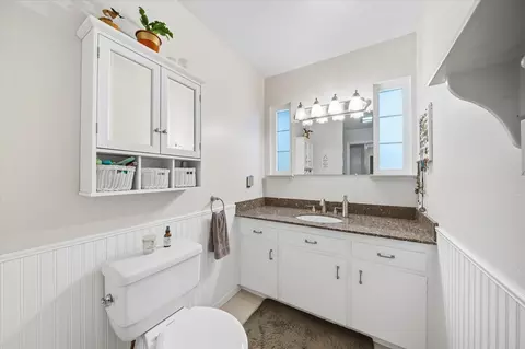 Bath - 60 Rose Ln, Redding, CA 96003 photo 2 of 3