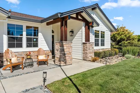 654 Rogue River Way, Redding, CA 96003 photo 4