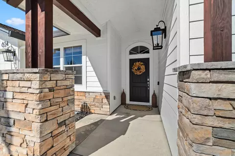 654 Rogue River Way, Redding, CA 96003 photo 5
