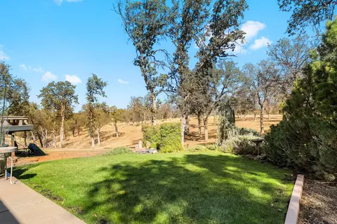 Exterior - 14420 Mesa Ct, Red Bluff, CA 96080 photo 4 of 10