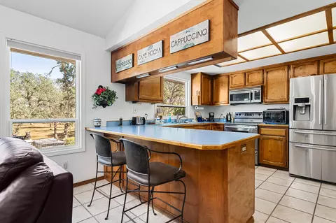Kitchen - 14420 Mesa Ct, Red Bluff, CA 96080 photo 2 of 5