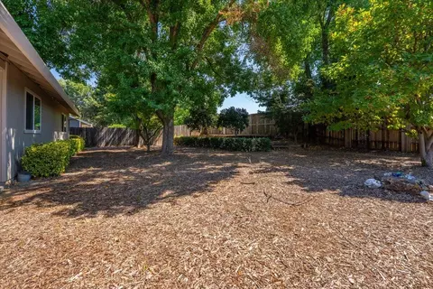Exterior - 6518 Mullen Pkwy, Redding, CA 96001 photo 4 of 6