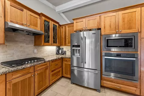 Kitchen - 6518 Mullen Pkwy, Redding, CA 96001 photo 2 of 2