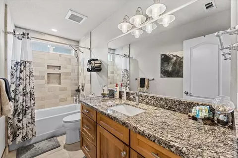 Bath - 6518 Mullen Pkwy, Redding, CA 96001 photo 3 of 3