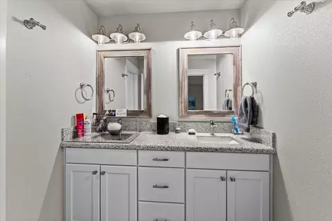 Bath - 6518 Mullen Pkwy, Redding, CA 96001 photo 1 of 3