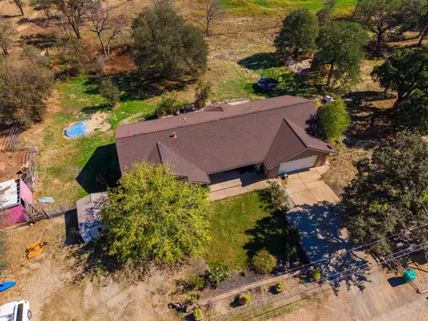 10095 Frazier Rd, Redding, CA 96003
