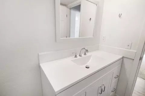 Bath - 2235 Tehama St, Redding, CA 96001 photo 3 of 3