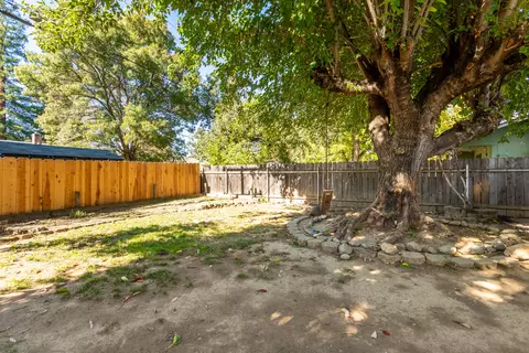 Exterior - 6494 Leonard Dr, Redding, CA 96001 photo 6 of 9