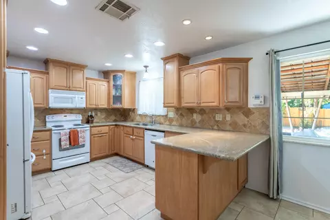 Kitchen - 6494 Leonard Dr, Redding, CA 96001 photo 4 of 4