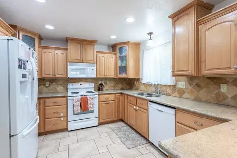 Kitchen - 6494 Leonard Dr, Redding, CA 96001 photo 1 of 4