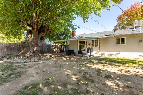 Exterior - 6494 Leonard Dr, Redding, CA 96001 photo 4 of 9