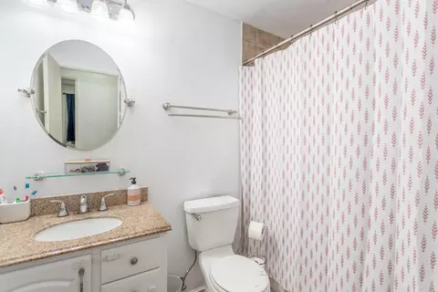 Bath - 6494 Leonard Dr, Redding, CA 96001 photo 1 of 1