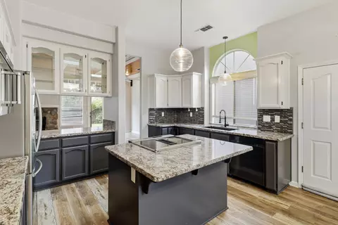 Kitchen - 1891 Edgewood Dr, Redding, CA 96003 photo 3 of 5