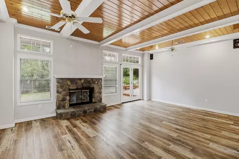 Living - 1891 Edgewood Dr, Redding, CA 96003 photo 2 of 6